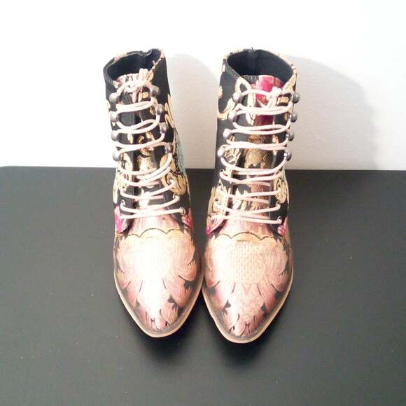 Madden Girl Shoes - Vintage Embroidered Western Ankle Boots Boho Festival Cowboy boots